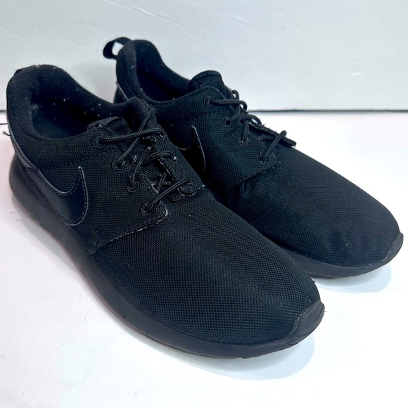 Used Nike Black Sneakers Sz.7y - Picture 1 of 6